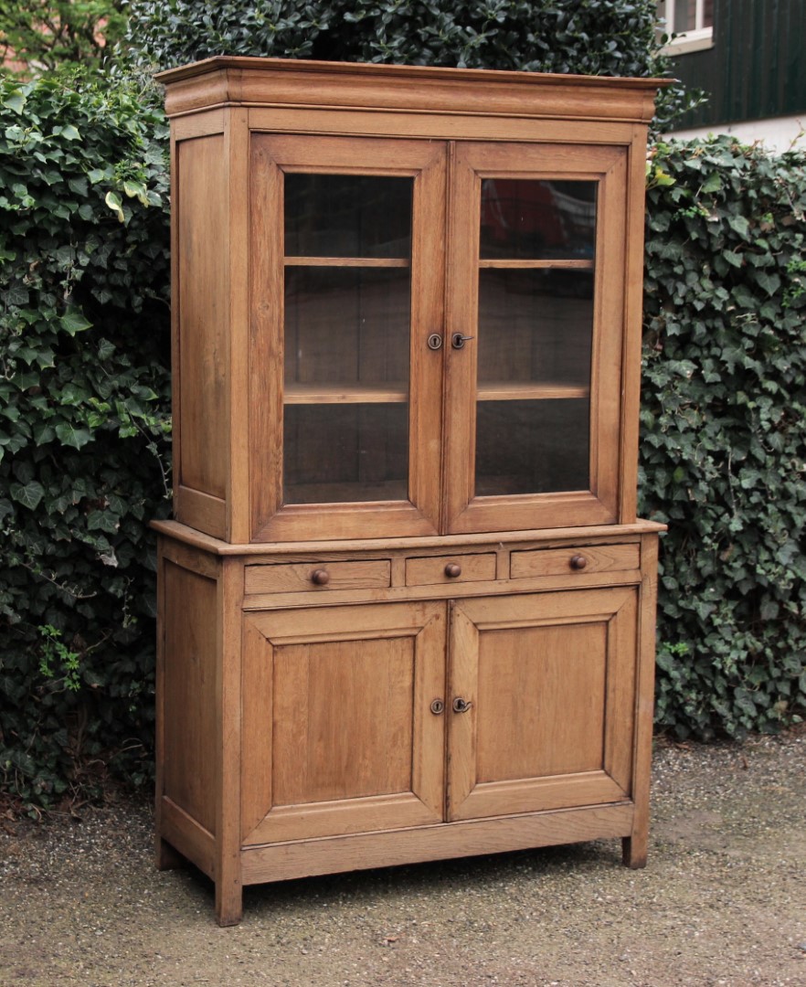 antiker-franz-sischer-vitrinenschrank